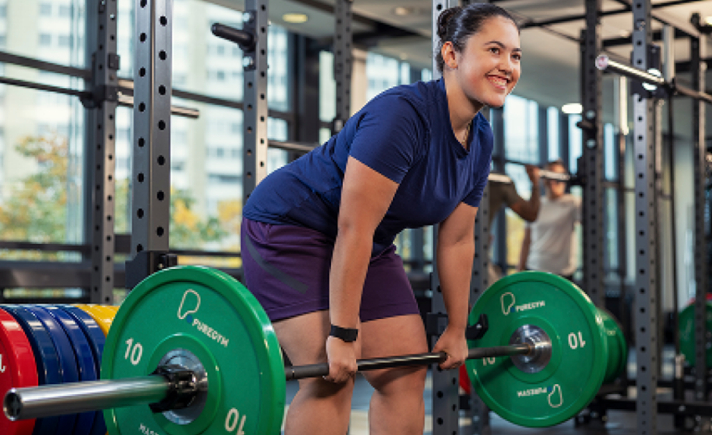 La course et l'haltérophilie sont souvent considérées comme des exercices  séparés : la course comme un exercice cardiovasculaire servant souvent à perdre du poids, améliorer la santé cardiaque et augmenter l'endurance et la capacité aérobique, alors que la musculation est considérée comme une pratique ciblée sur le renforcement, le déloppement et la puissance des muscles.